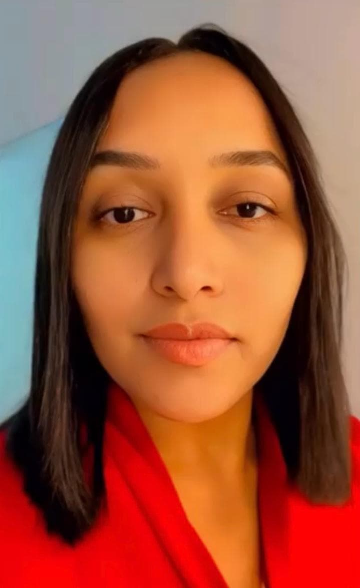 Mel Santos em seu estúdio